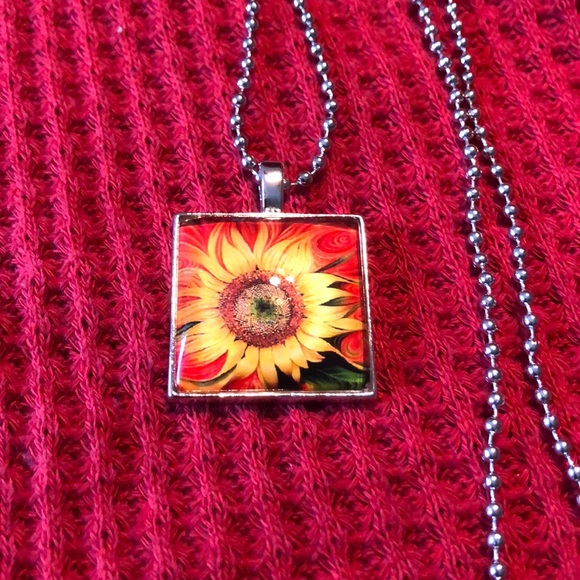handmade-unbranded Jewelry - New Beautiful Sunflower pendant! handmade-unbranded Jewelry - New Beautiful Sunflower pendant!